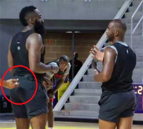 NBA开局第三长纪录！亚当斯前16场每场至少抢3个前场板（NBA开季第三长纪录！亚当斯已连16场至少摘下3个前场篮板）