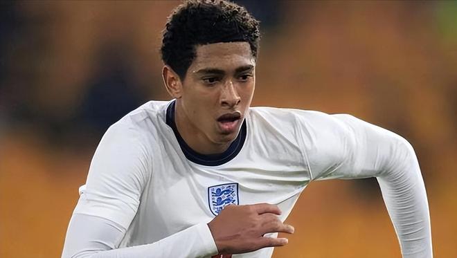 铜梁龙致谢蓉城：期待成渝两地共同推动西部足球事业蓬勃发展（铜梁龙感谢蓉城，盼成渝携手促西部足球腾飞）