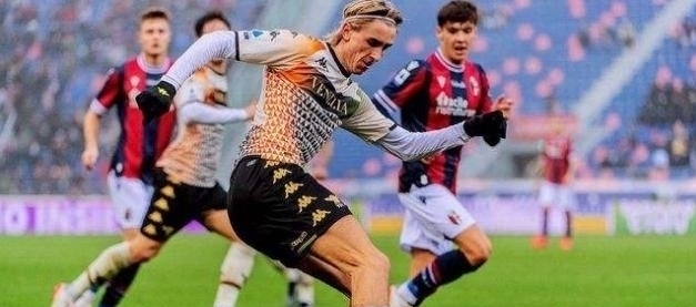 球星连续抢下关键篮板