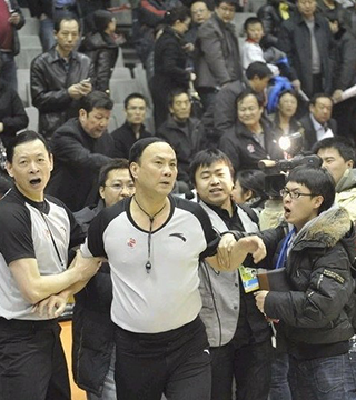 迪亚斯：这是一个充满情绪的夜晚；祝阿什拉夫能早日重返赛场（迪亚斯：情绪起伏的一晚，盼阿什拉夫尽快重返赛场）