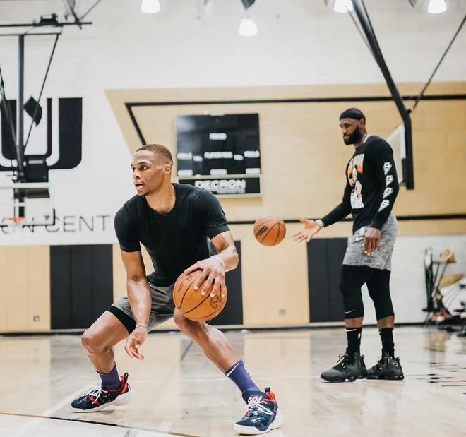 赛季最佳一战！小佩顿替补贡献19分11板（赛季最强表现！小佩顿替补轰下19分11篮板）