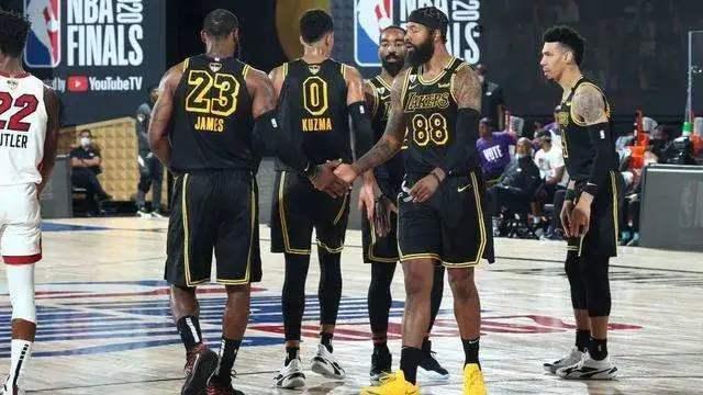 全市场：罗马有意引进比萨的德国右翼卫伊德里萨-图雷（据全市场报道，罗马有意签下比萨队德国右翼卫伊德里萨-图雷）