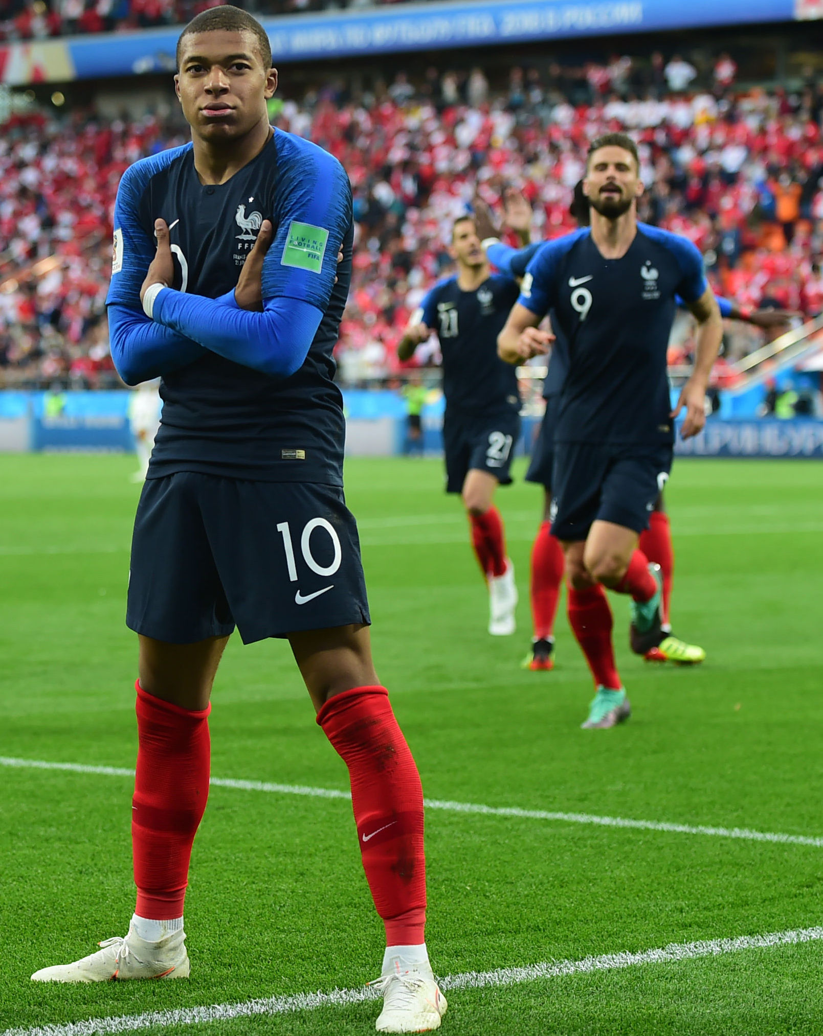 足球报：邵佳一有四大特质被认可，熟悉足协和国字号工作（足球报：邵佳一四大特质获肯定，熟悉足协与国字号事务）