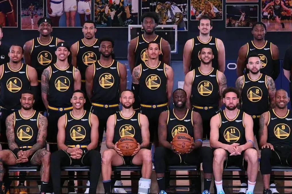 老将关键铲断救险，成全场转折点（老将神勇铲断化险，成为比赛拐点）