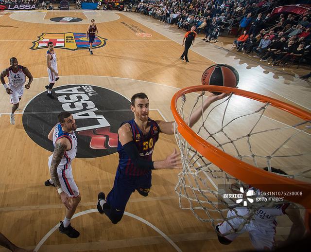 英超：曼城主场3-0完胜诺维奇（英超：曼城主场三球零封诺维奇）