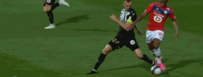 足球中超多名老将宣布退役，时代落幕（中超多位老将相继退役，一个时代谢幕）