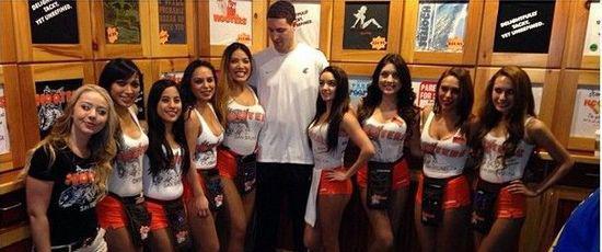 洲际杯前瞻：蓝十字防守存在漏洞，弗拉门戈士气正旺力争晋级（洲际杯展望：蓝十字后防存隐患，弗拉门戈气势正盛冲击晋级）