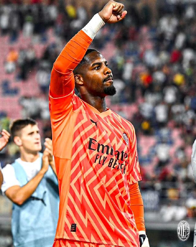 仲豆豆扎根西部足球热土（仲豆豆深耕西部足球沃土）