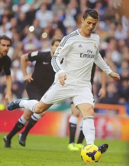 格纳布里传射建功助拜仁3比1胜葡萄牙体育